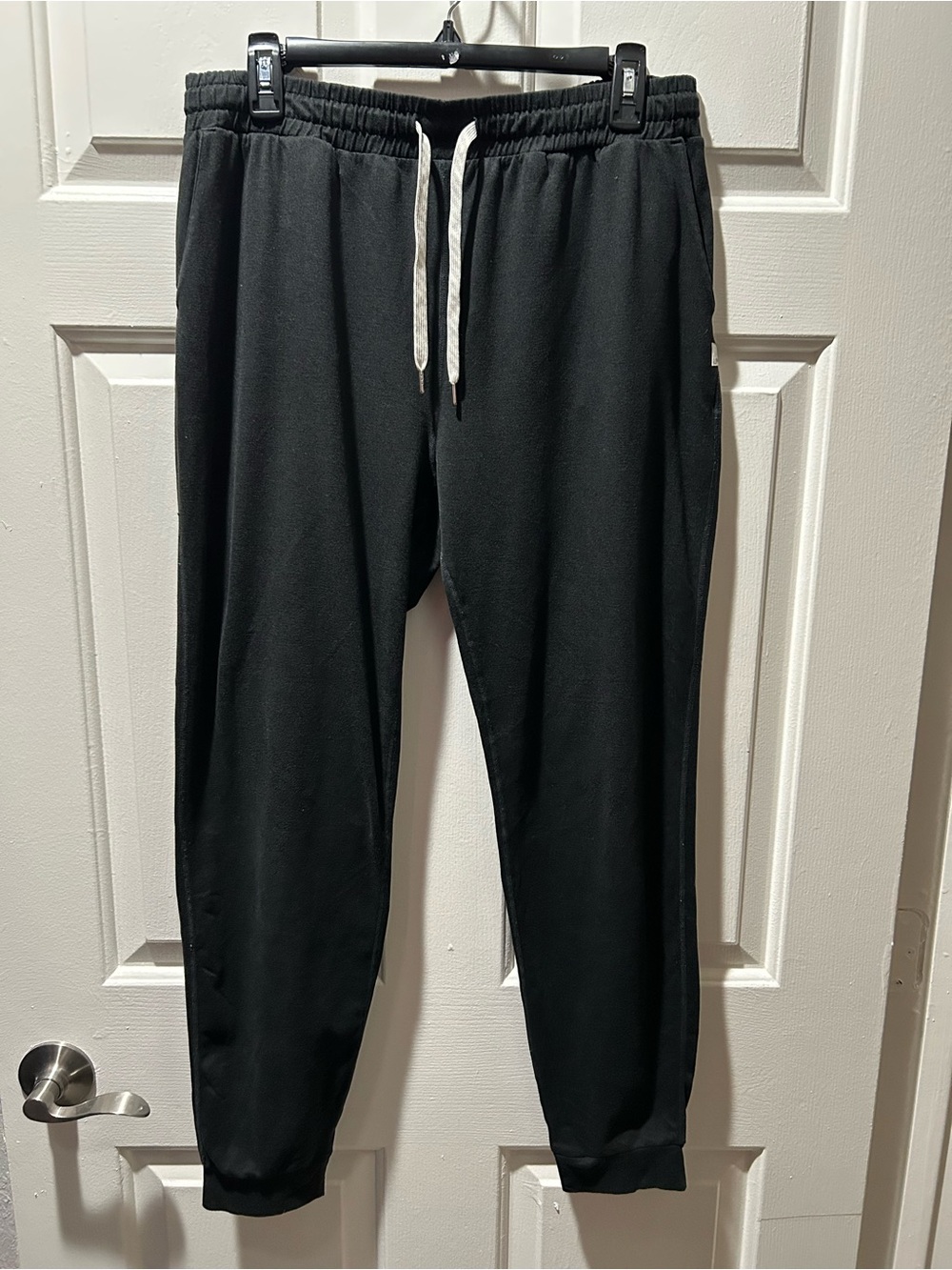 Vuori Women's Drawstring Performance Jogger Pants in Charcoal Heather Size XL